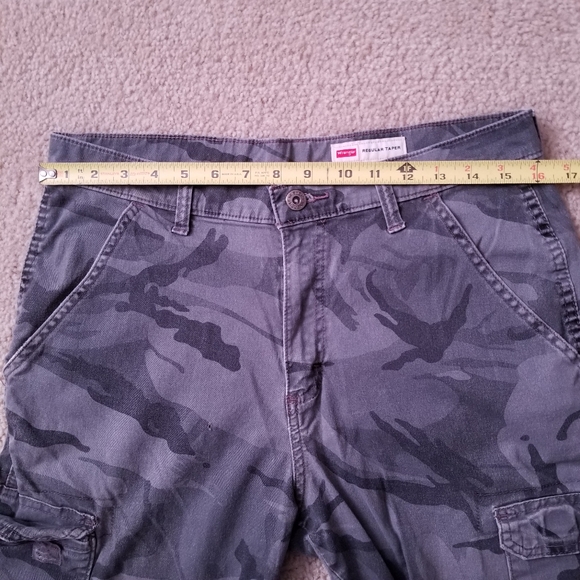Lightly Used Men's Wrangler Grey Camo Tapered Cargo Pants - Picture 12 of 15